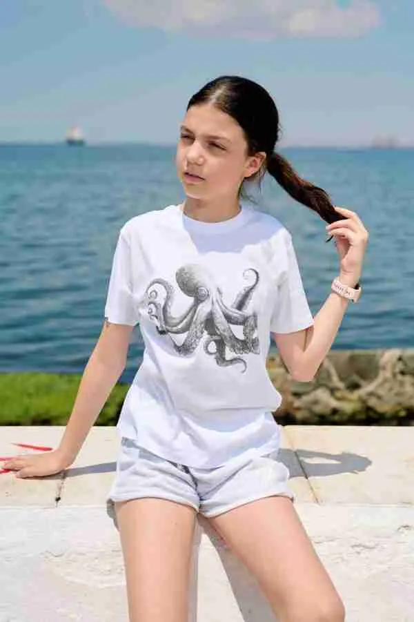 Octopus love” T-shirt 1605